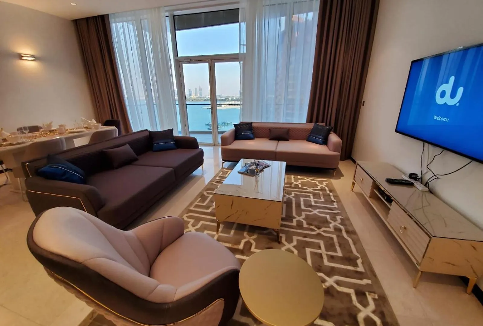 Palm Jumeirah Tiara Residence Ruby 1King And 2 Sofa Beds Dubai