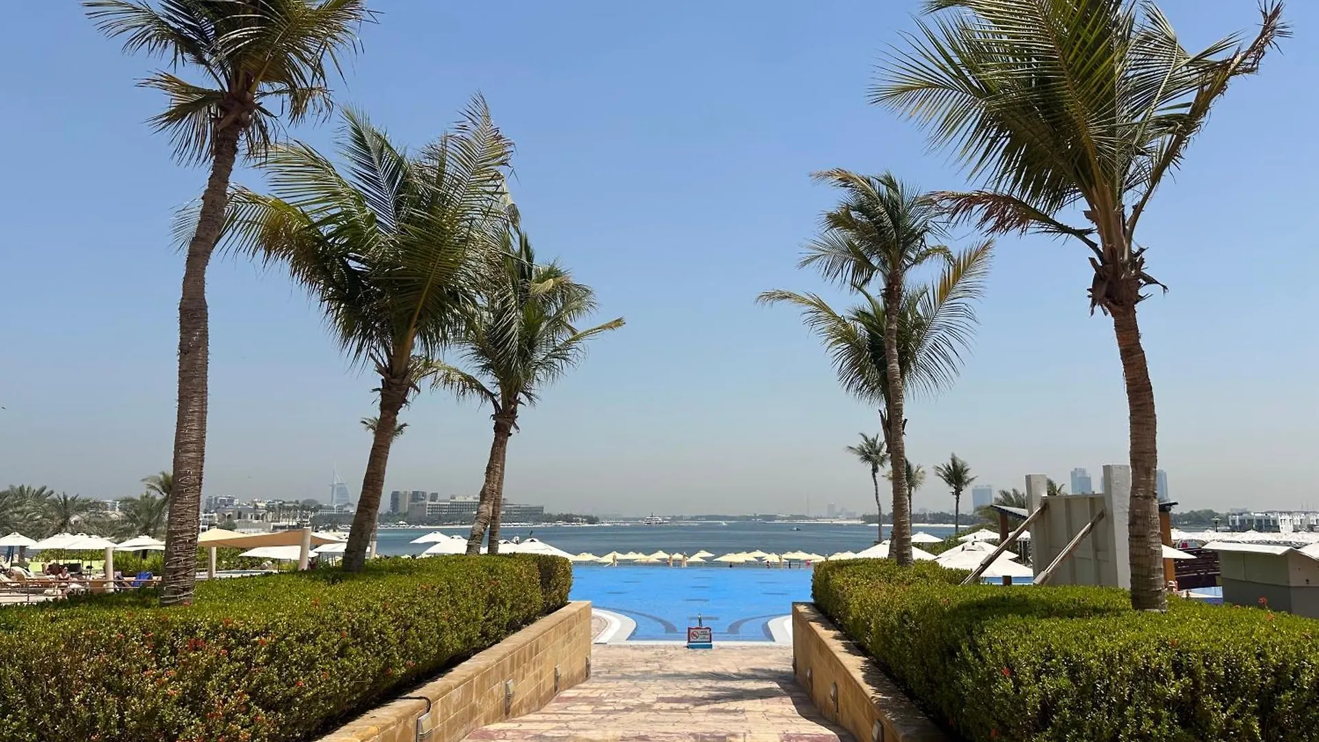 Palm Jumeirah Tiara Residence Ruby 1King And 2 Sofa Beds Dubai United Arab Emirates