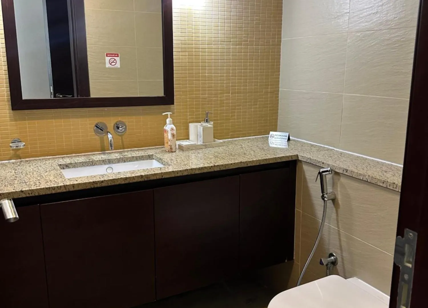 Palm Jumeirah Tiara Residence Ruby 1King And 2 Sofa Beds Dubai Apartment